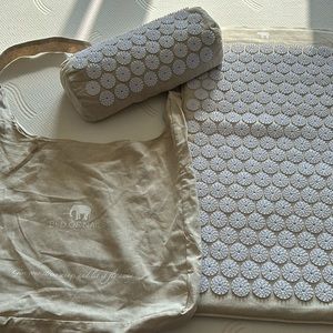 Bon Ami “bed of nails”. With carrying bag.  It’s for relaxation and tension.